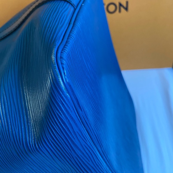 Authentic Louis Vuitton Epi Bucket - Picture 5 of 16